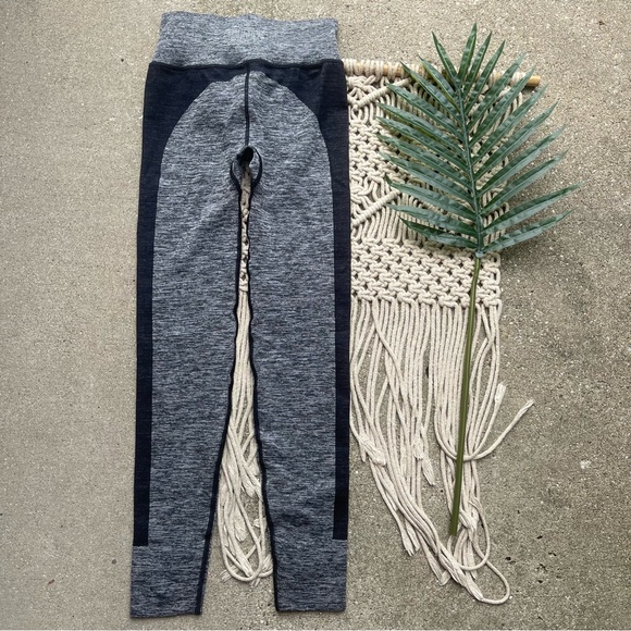 New PINK Active Heathered Grey Athletic Leggings Size XS - Picture 6 of 6